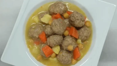 bulgurlu-eksili-sulu-kofte-yemegi-tarifi
