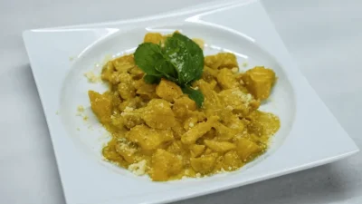 kori-soslu-ve-kremali-mantarli-tavuk