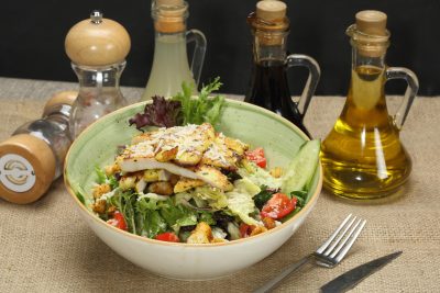 11 Tavuklu Sezar Salata Tarifi-min